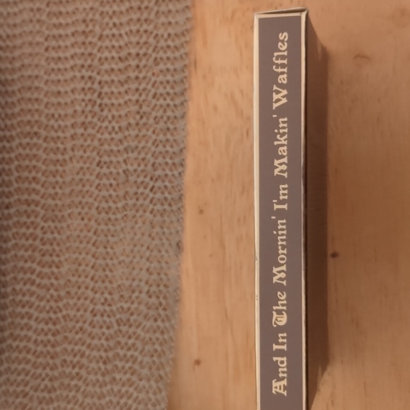 **Reserved** Revolution x Shrek Family Ogre Set & Donkey on edge palette New - Picture 10 of 10